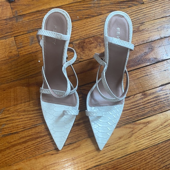 FENTY Spiraling Sandals: Pointed-toe white snake heels - Picture 2 of 4